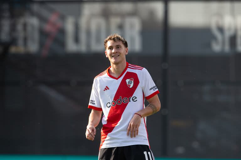 Facundo Colidio, uno de los delanteros de River en su visita a Deportivo Riestra