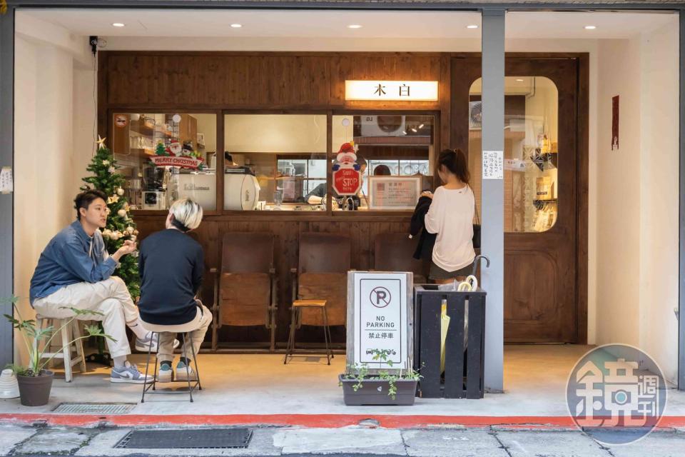 開業7年的「木白咖啡甜點店」曾搬過一次家，如今隱身在台北善導寺捷運站附近的巷子裡。
