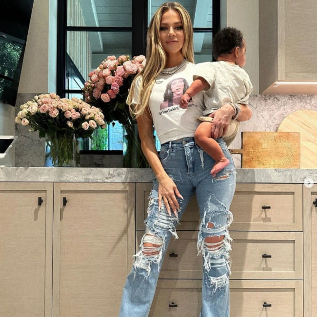 Khloe Kardashian comparte raro vistazo de su bebé en nueva fotos credit:Bang Showbiz