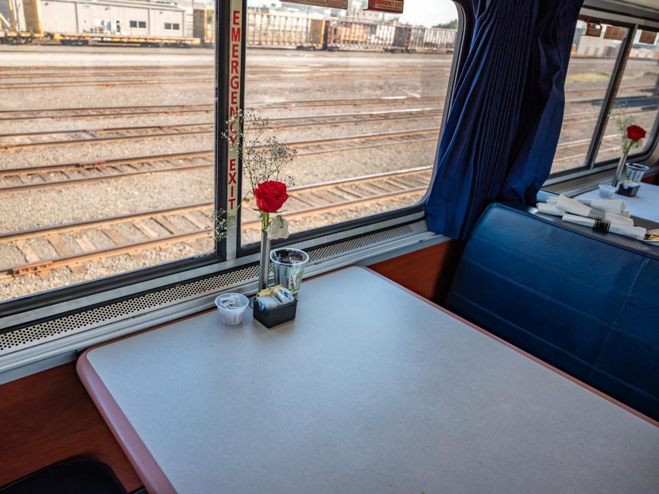 dining table on coast starlight amtrak train