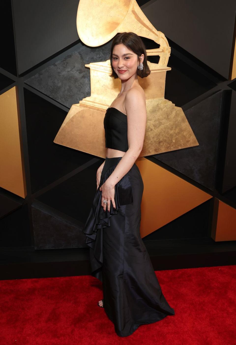 gracie abrams on 66th grammy awards red carpet