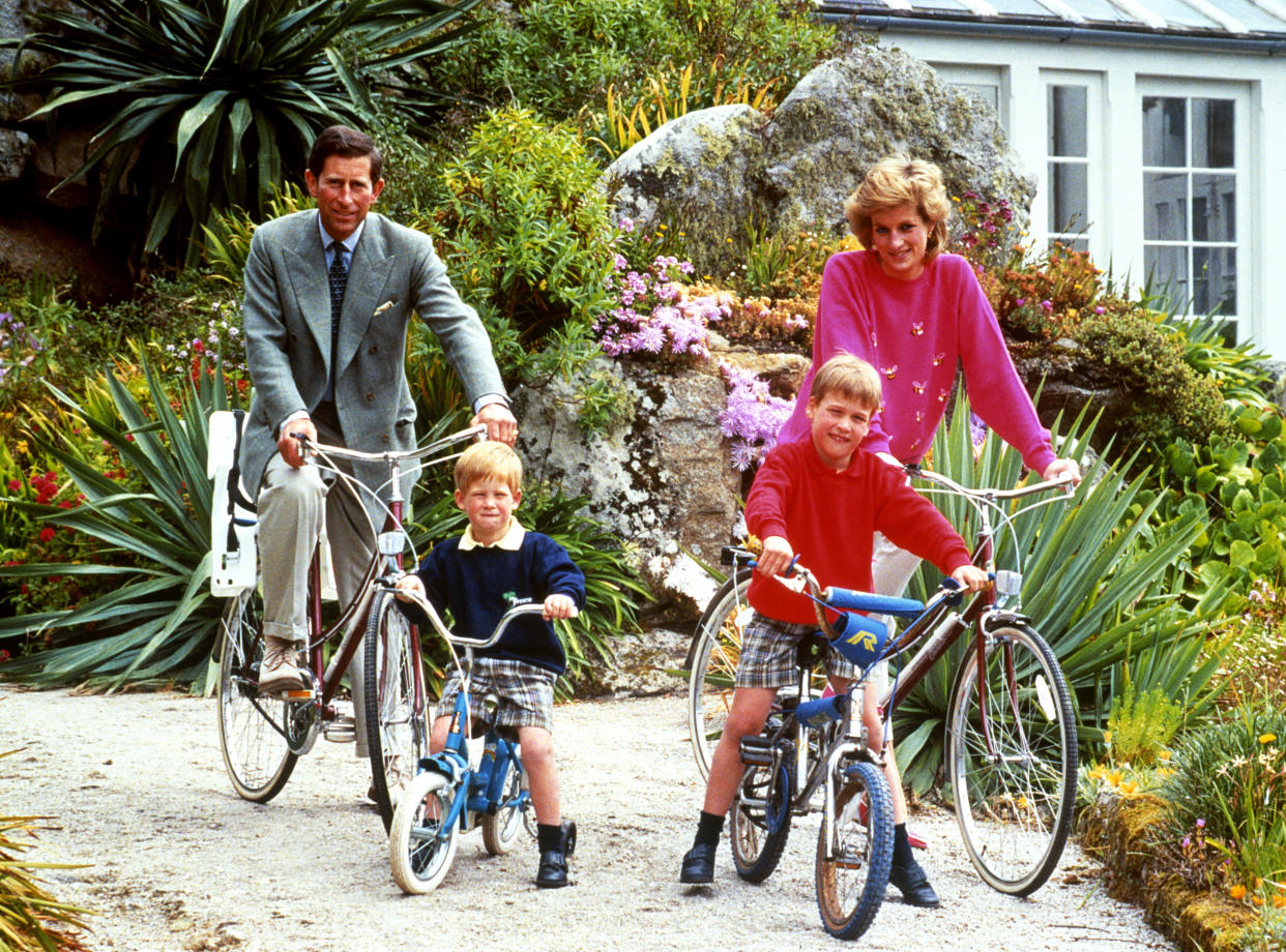 THE PRINCE AND PRINCESS OF WALES WITH SONS PRINCE WILLIAM (R) AND PRINCE HARRY PREPARE FOR A CYCLING TRIP IN TRESCOE DURING THEIR HOLIDAY IN THE SCILLY ISLES