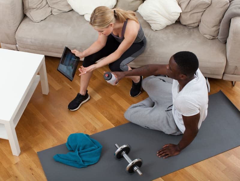 It's mostly women who are advised to train their pelvic floor muscles, especially after giving birth. But these exercises can also be important for men - for example after prostate surgery. Experts say online tutorials and training in groups make things easier. Christin Klose/dpa