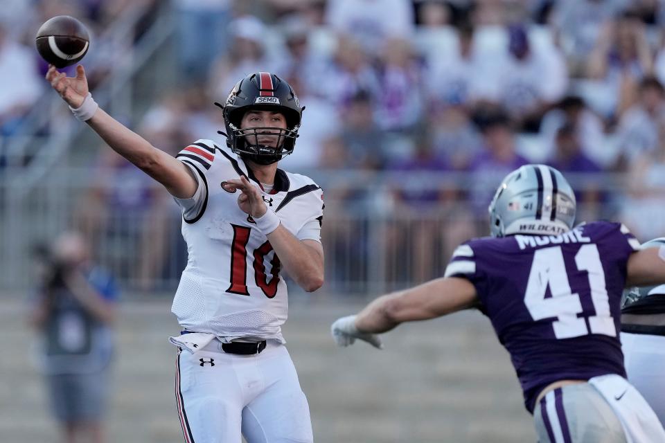 Kansas State linebacker Austin Moore (41) bears down on Southeast Missouri State quarterback Paxton DeLaurent (10) during the 2023 season opener at Bill Snyder Family Stadium.