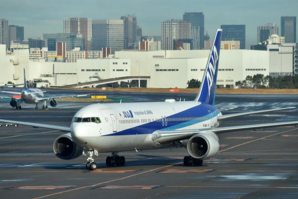 The first charter flight from the Chinese city of Wuhan, which was arranged by Japan's government to evacuate its citizens, lands at Haneda airport in Tokyo (AFP via Getty Images)