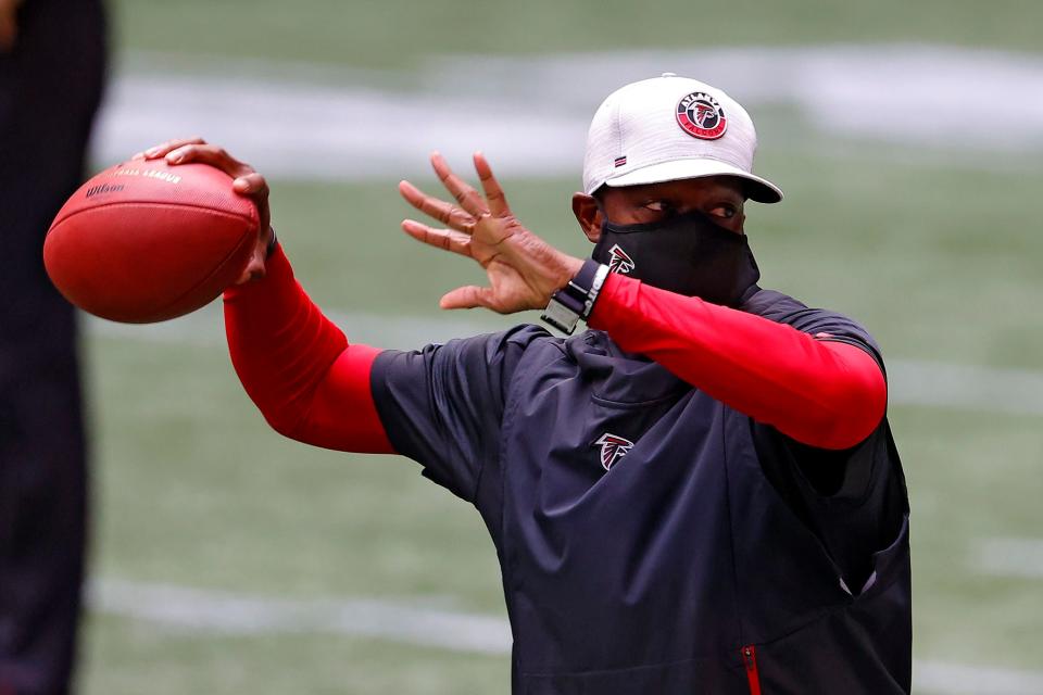 ATLANTA, GEORGIA - OCTOBER 25:  Interim head coach Raheem Morris of the Atlanta Falcons warms up with his team prior to the game against the Detroit Lions at Mercedes-Benz Stadium on October 25, 2020 in Atlanta, Georgia. (Photo by Kevin C. Cox/Getty Images)