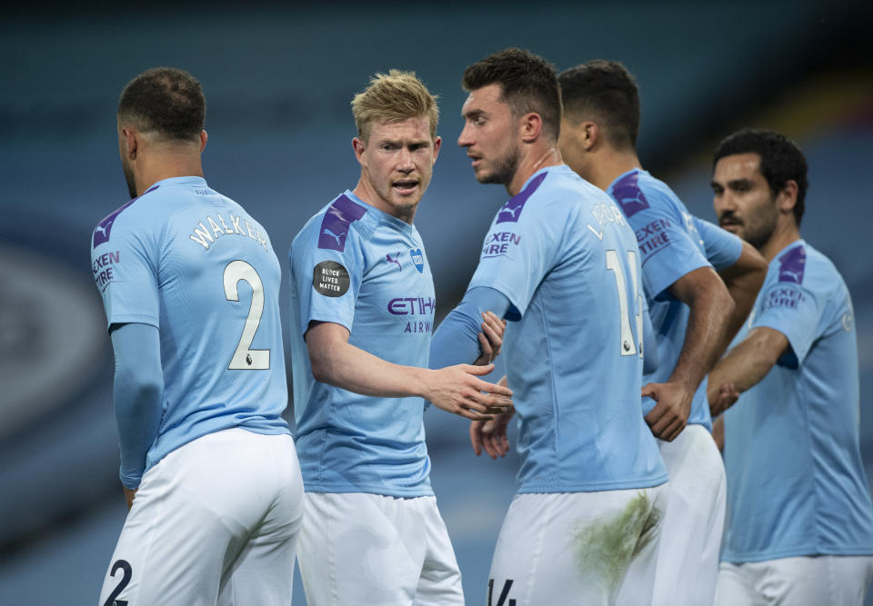 MANCHESTER, ENGLAND - JULY 02: Kevin De Bruyne of Manchester City organises a defensive wall with team mates during the Premier League match between Manchester City and Liverpool FC at Etihad Stadium on July 2, 2020 in Manchester, United Kingdom. (Photo by Visionhaus)