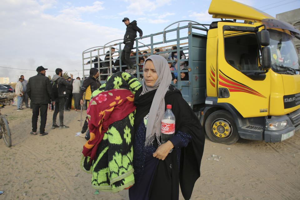 Palestinians fleeing the Israeli offensive on Khan Younis arrive at Raf(ah, Gaza Strip. Wednesday, Feb. 14, 2024. AP Photo/Hatem Ali)