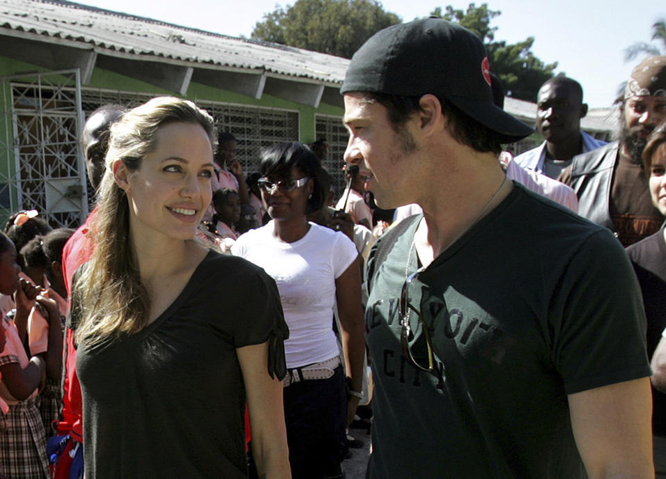 <p>Dem damaligen Paar war es wichtig, sich gemeinsam für bedürftige Menschen einzusetzen, weshalb Brangelina 2006 die Jolie-Pitt Foundation gründeten. Um diesen Anlass gebührend zu feiern, spendeten sie eine Million Dollar (850.000 Euro) an die Organisationen Ärzte ohne Grenzen und Global Action for Children.<br>(Foto: AP Images) </p>