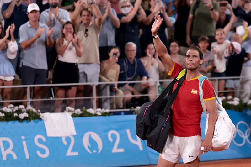 Foto del miércoles de Rafael Nadal saludando tras la eliminación en los dobles de los Juegos Olímpicos