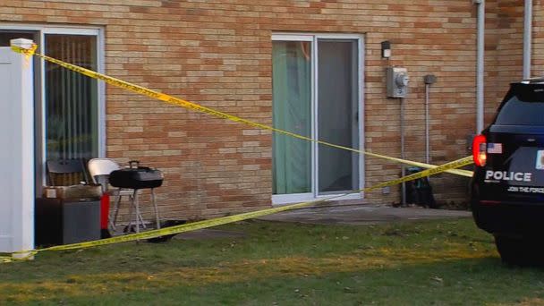 PHOTO: Police respond to a shooting at the Romney Meadows apartment complex in Lafayette, Indiana, March 28, 2023. (WRTV)