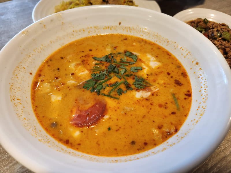 thai dynasty - tom yum soup