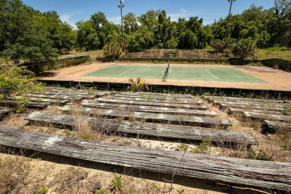 Center court at Grenelefe, where such stars as Martina Navritilova, Jennifer Capriati and Venus and Serena Williams once played in tennis tournaments, is now overgrown with weeds and its structures falling apart. A plan to redevelop the resort calls for demolishing the 22-court tennis complex to build new housing units.