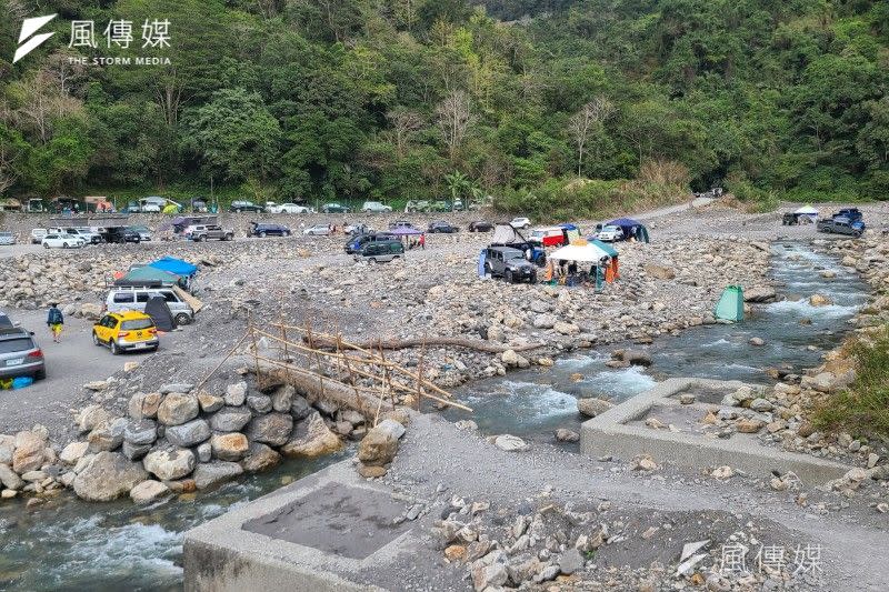 <cite>芃芃野溪溫泉因露營車輛多，引來當地居民不滿。（資料照，2023/2／洪煜勛攝）</cite>