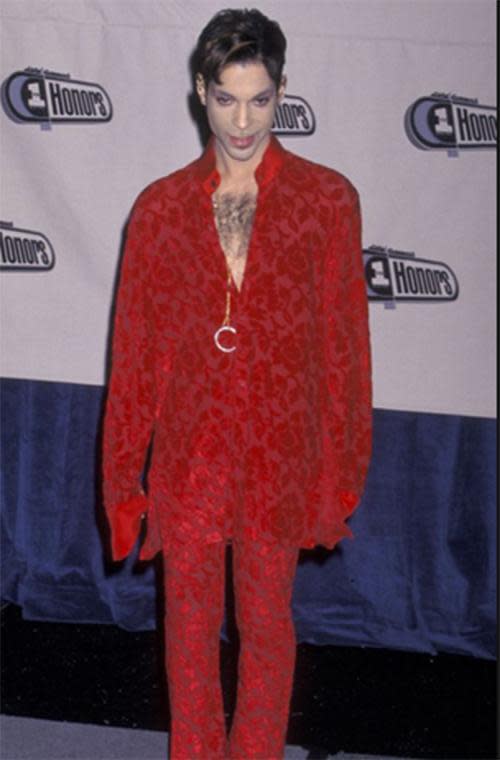 The artist had us all seeing red at VH1 honors when he turned out in textured, floral-patterned separates