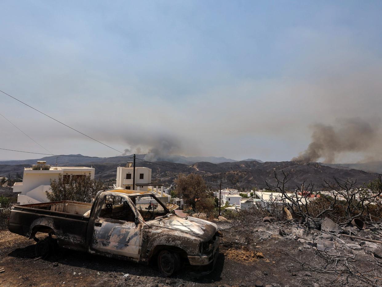 A burnt car in the village of Asklipieio, Rhodes (REUTERS)