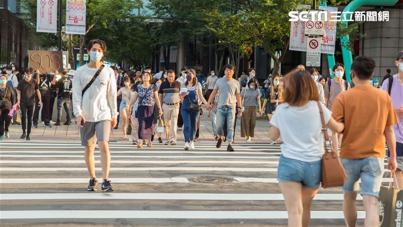 陳昶宇醫師經過電影院，質疑「疫情緊繃的氛圍？」（示意圖／記者陳弋攝影）