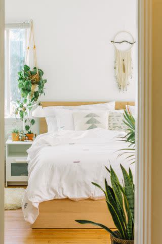 <p><a href="https://www.blackandblooms.com/blog/2018/2/16/my-boho-bedroom-inspo" data-component="link" data-source="inlineLink" data-type="externalLink" data-ordinal="1">B</a><a href="https://www.blackandblooms.com/" data-component="link" data-source="inlineLink" data-type="externalLink" data-ordinal="2">lack & Blooms</a></p>