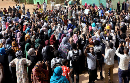 Sudanese demonstrators chant slogans as they participate in anti-government protests in Khartoum, Sudan January 17, 2019. REUTERS/Mohamed Nureldin Abdallah