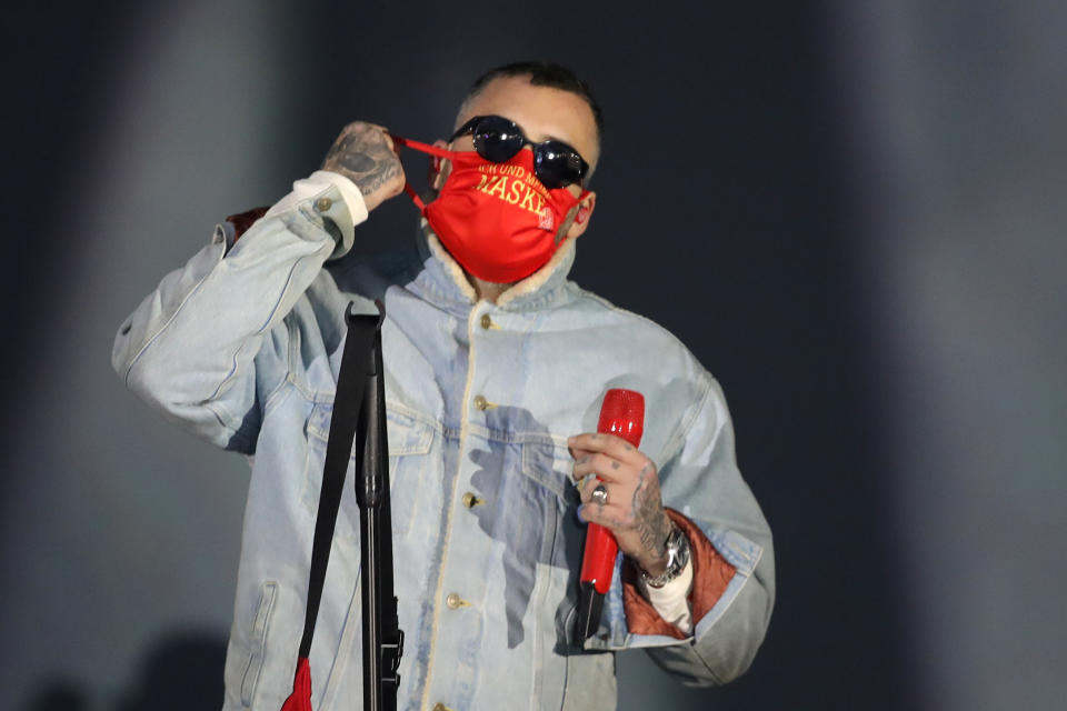 Ausnahmsweise mit Maske untenrum: Sido beim Auftritt im Autokino in Düsseldorf Ende April. (Bild: Andreas Rentz/Getty Images)