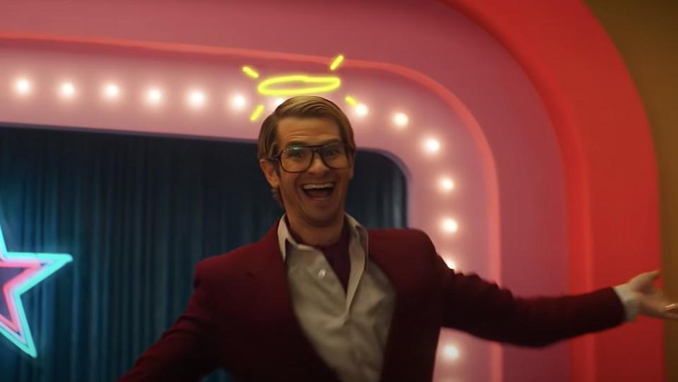 Andrew Garfield don a virtual crown in a scene from Mainstream.