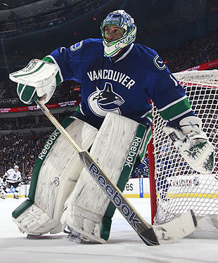Canucks deal Roberto Luongo to Panthers