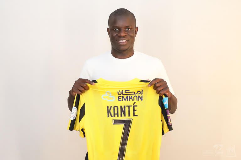 N'Golo Kanté es el primer jugador de Chelsea que confirmó su partida a Arabia Saudita; será compañero de Karim Benzema en Al-Ittihad