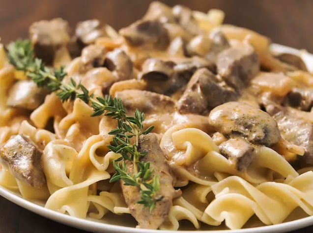 Boeuf Stroganoff passt besser zu einer anderen Fleischsorte. - Copyright: LeeAnn White/Shutterstock