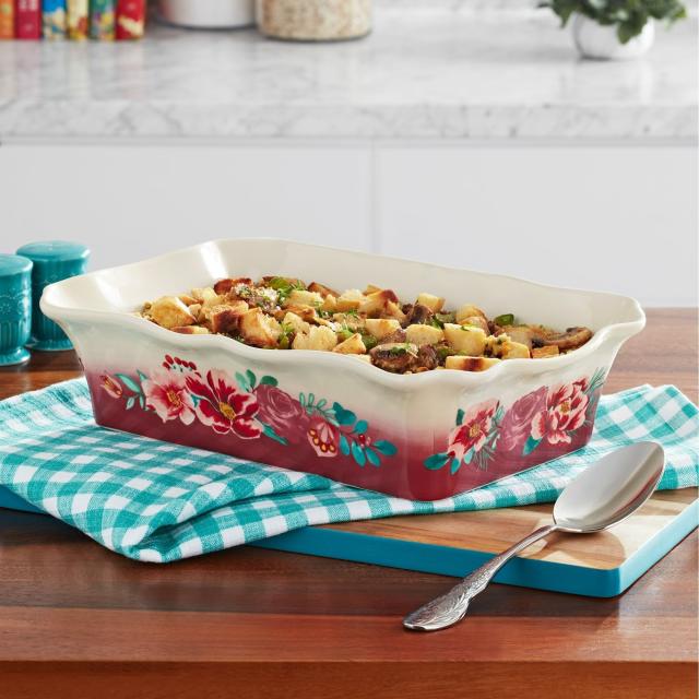 The Pioneer Woman Holiday Dinnerware at Walmart - Where to Buy Ree  Drummond's Holiday Dishes