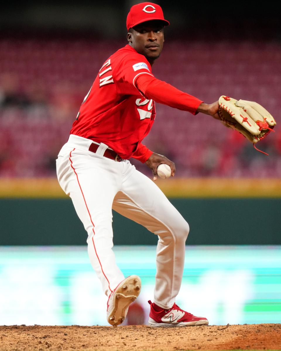 Cincinnati Reds relief pitcher Reiver Sanmartin (52) delivers in the eighth inning during a baseball game between the Texas Rangers at the Cincinnati Reds, Tuesday, April 25, 2023, at Great American Ball Park in Cincinnati.  The Cincinnati Reds won, 7-6.