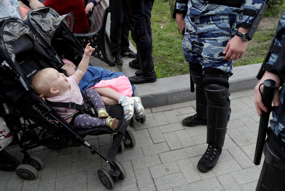 <p>Riot police stand guard next to children in a stroller during an anti-corruption protest organised by opposition leader Alexei Navalny, on Tverskaya Street in central Moscow, Russia June 12, 2017. (Tatyana Makeyeva/Reuters) </p>