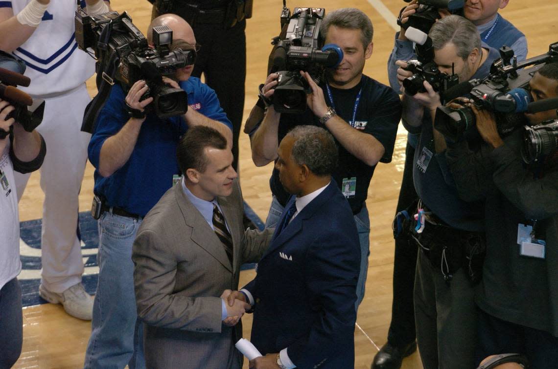 Florida’s Billy Donovan, left, and Kentucky’s Tubby Smith shake hands before a game in Rupp Arena on Feb. 10, 2007.