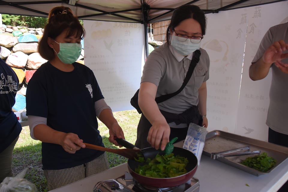 山蘇富含鈣質、鐵質及膳食纖維，質地嫩脆，屬於原生野生蕨類，是天然健康美味的野菜。