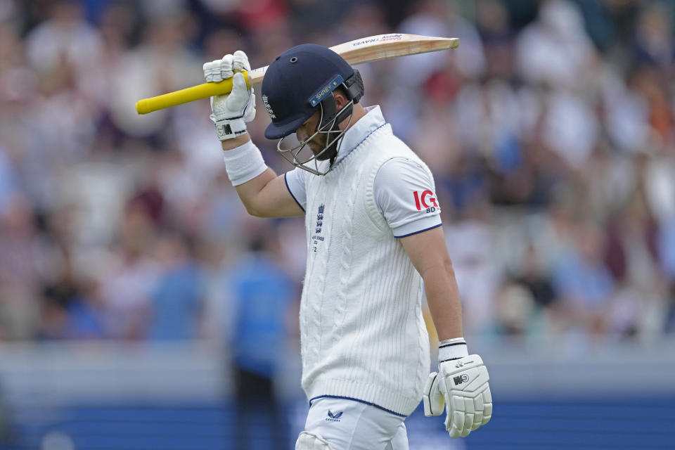 England's Ben Duckett reacts as he walks off the field after losing his wicket during the fifth day of the second Ashes Test match between England and Australia, at Lord's cricket ground in London, Sunday, July 2, 2023. (AP Photo/Kirsty Wigglesworth)