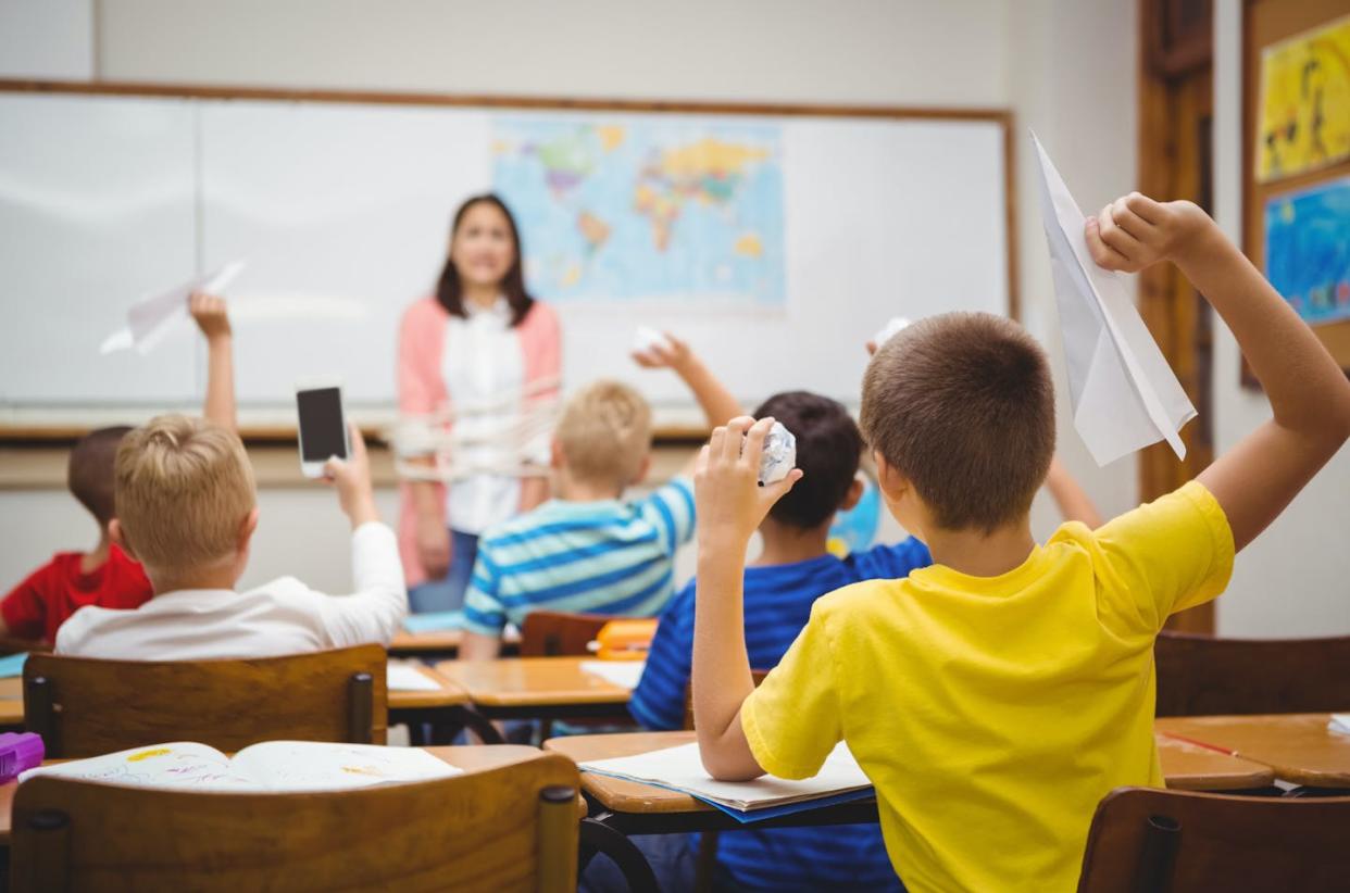 <a href="https://www.shutterstock.com/es/image-photo/students-thorwing-paper-airplanes-class-elementary-309239354" rel="nofollow noopener" target="_blank" data-ylk="slk:Wavebreakmedia/Shutterstock;elm:context_link;itc:0;sec:content-canvas" class="link ">Wavebreakmedia/Shutterstock</a>