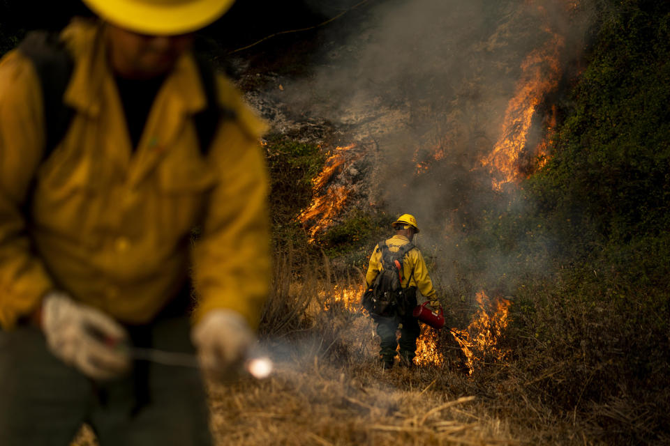 Image: Los Padres National Forest firefighters (Melina Mara / The Washington Post via Getty Images)