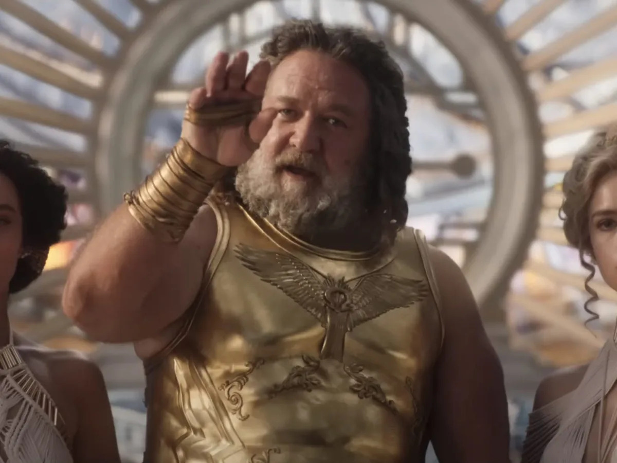 Russell Crowe did all of his Zeus scenes in 'Thor: Love and Thunder' twice becau..