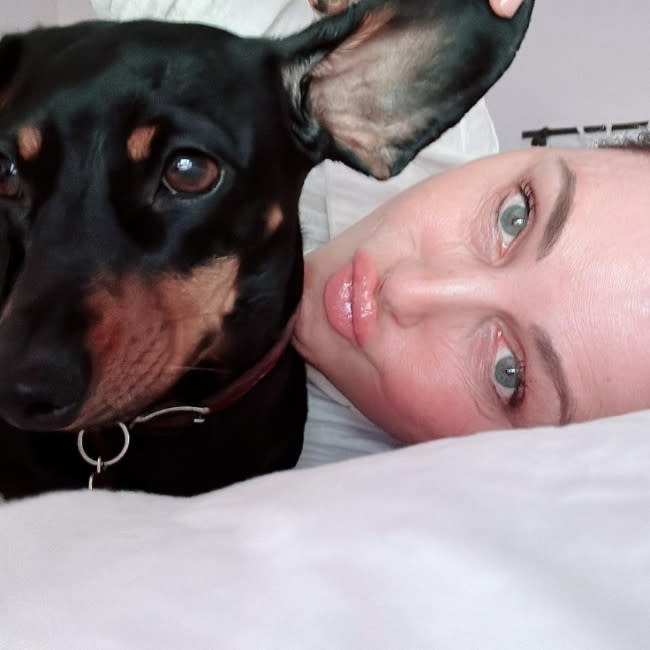 El 'mayor protector en la vida' de Sadie Frost es su mini perro salchicha credit:Bang Showbiz