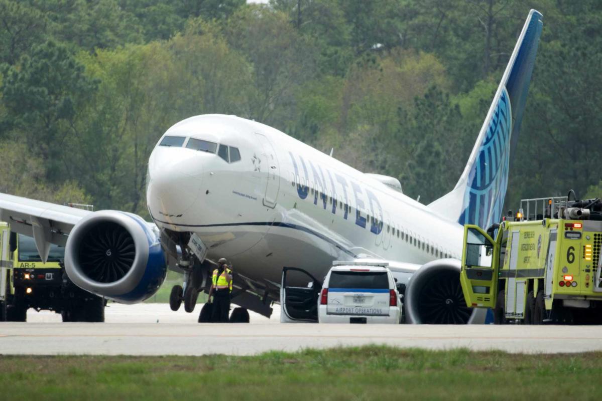 160 Passengers Evacuated After United Flight Rolls Off Runway and