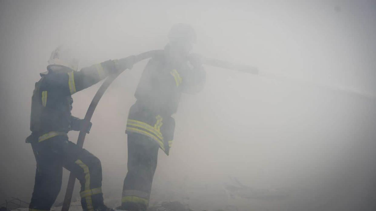 Ukrainian emergency workers dealing with the aftermath of the Russian attack on Odesa on 24 April. Photo: Ukraine’s State Emergency Service (SES)