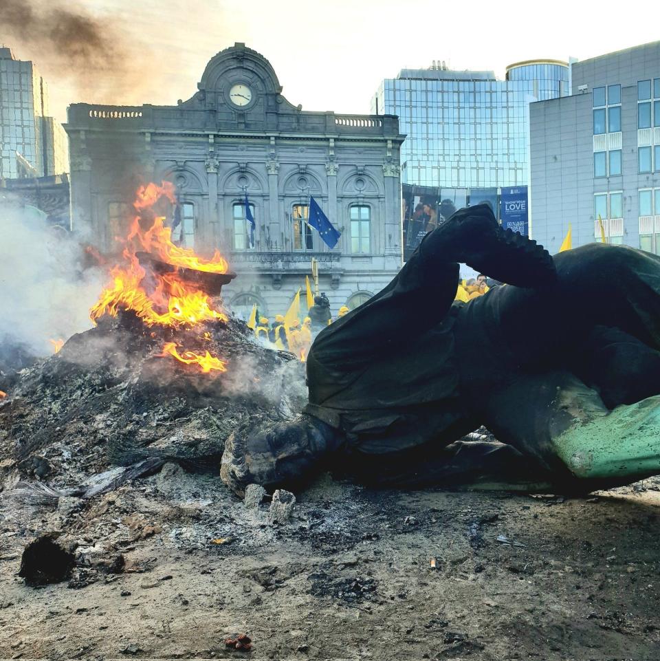 The historic statue on Place du Luxembourg was dismantled by farmers and set on fire.