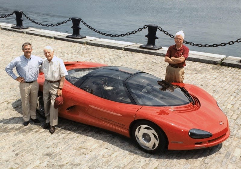 Promotional image of the 1986 Chevrolet Corvette Indy concept, with engineers Dave Hill, Zora Arkus-Duntov and Dave McLellan standing around the car.