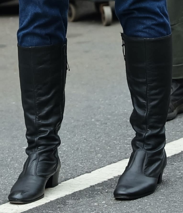 elle fanning, boots, black boots, black leather boots, slouchy boots, slouchy black boots