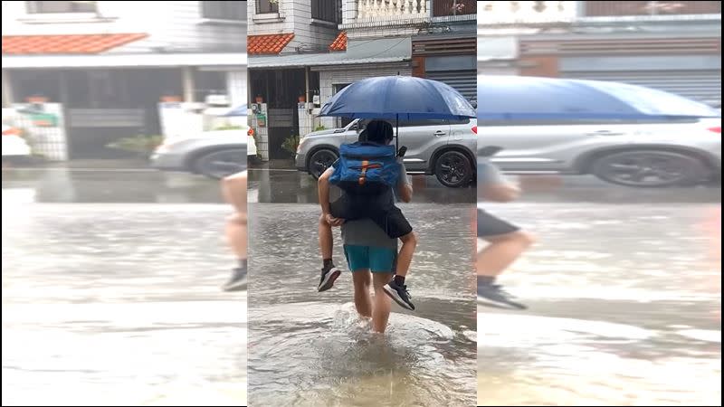 苗栗頭份豪雨狂炸，造成住家門口積水，一名慈父揹著兒子涉水上學。（圖／翻攝我是頭份人）