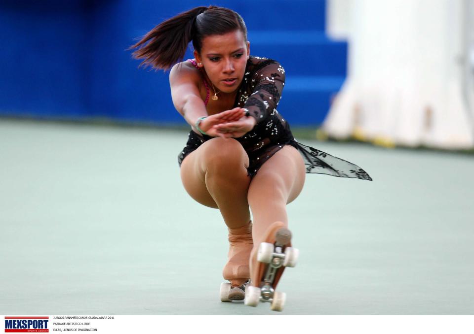 Action photo of Alejandra Hernandez (Mexico) of the artistic skating, during day 9 of the Panamerican Games Guadalajara 2011.Foto de accion de Alejandra Hernandez (Mexico) del patinaje artistico, durante dia 9 de los Juegos Panamericanos Guadalajara 2011. 23 October 2011. MEXSPORT/REFUGIO RUIZ