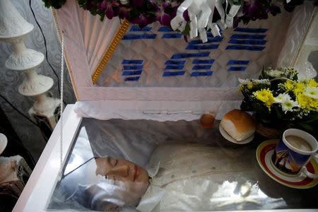 The body of Florjohn Cruz, who was killed in a police drugs buy bust operation, is placed in a coffin during the wake in his family house in Manila, Philippines late October 20, 2016. REUTERS/Damir Sagolj/Files