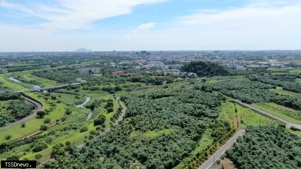 宜蘭縣政府縣務會議由縣文化局提出「員山水公園-維管束漫生計畫」，建構員山永續發展。（圖：田中央聯合建築師事務所提供）