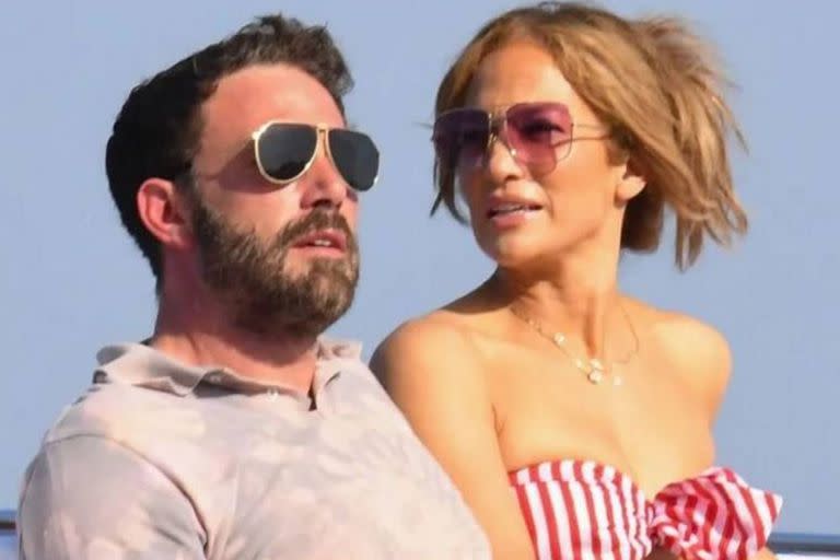 Jennifer Lopez y Ben Affleck blanquearon su vuelta el día del cumpleaños de ella en medio del mar