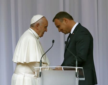 Pope Francis shakes hands with Polish President Andrzej Duda at a welcoming ceremony at Wawel Royal Castle in Krakow, Poland July 27, 2016. REUTERS/Kacper Pempel