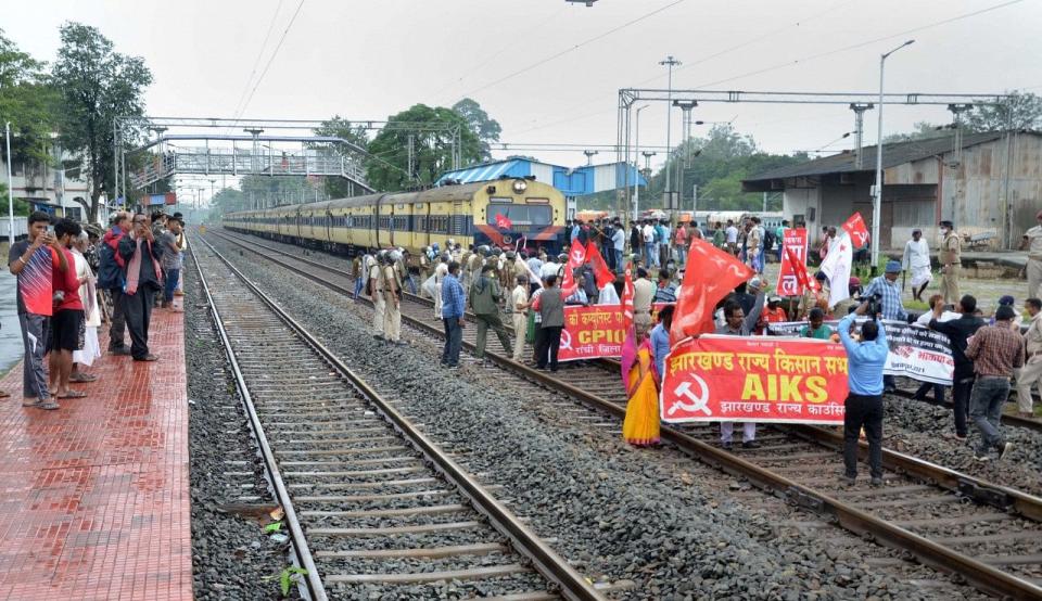 <div class="paragraphs"><p>Ranchi: CPI(M) and left parties' members block railway tracks in support of the Samyukt Kisan Morchas Rail Roko protest demanding the dismissal and arrest of Union Minister Ajay Misra in connection with the Lakhimpur Kheri unrest</p></div>